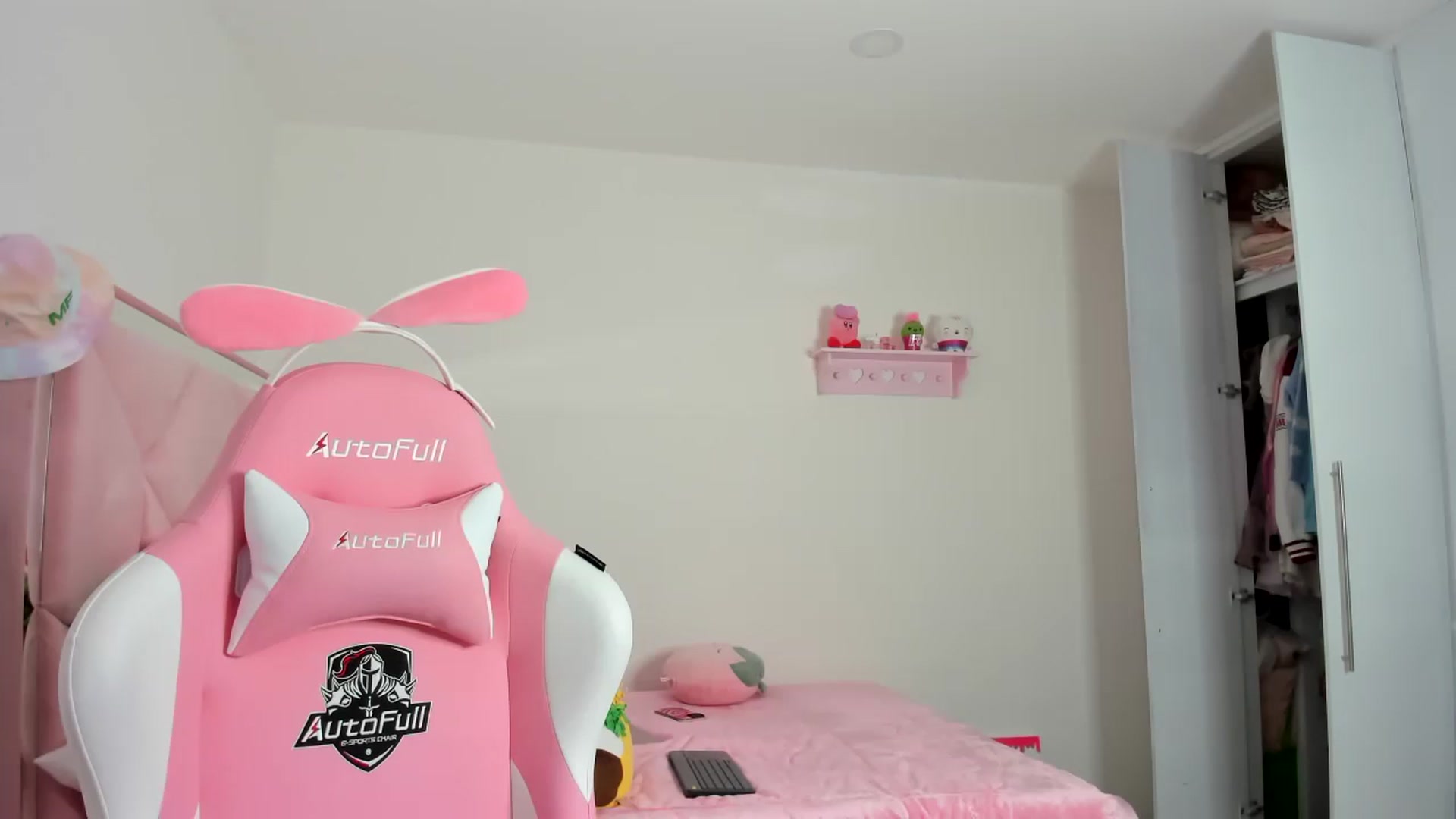 Gallery image thumbnail from Cherrycute666's myfreecams stream on, 12/23/2023, 04:21 image 19 of 20