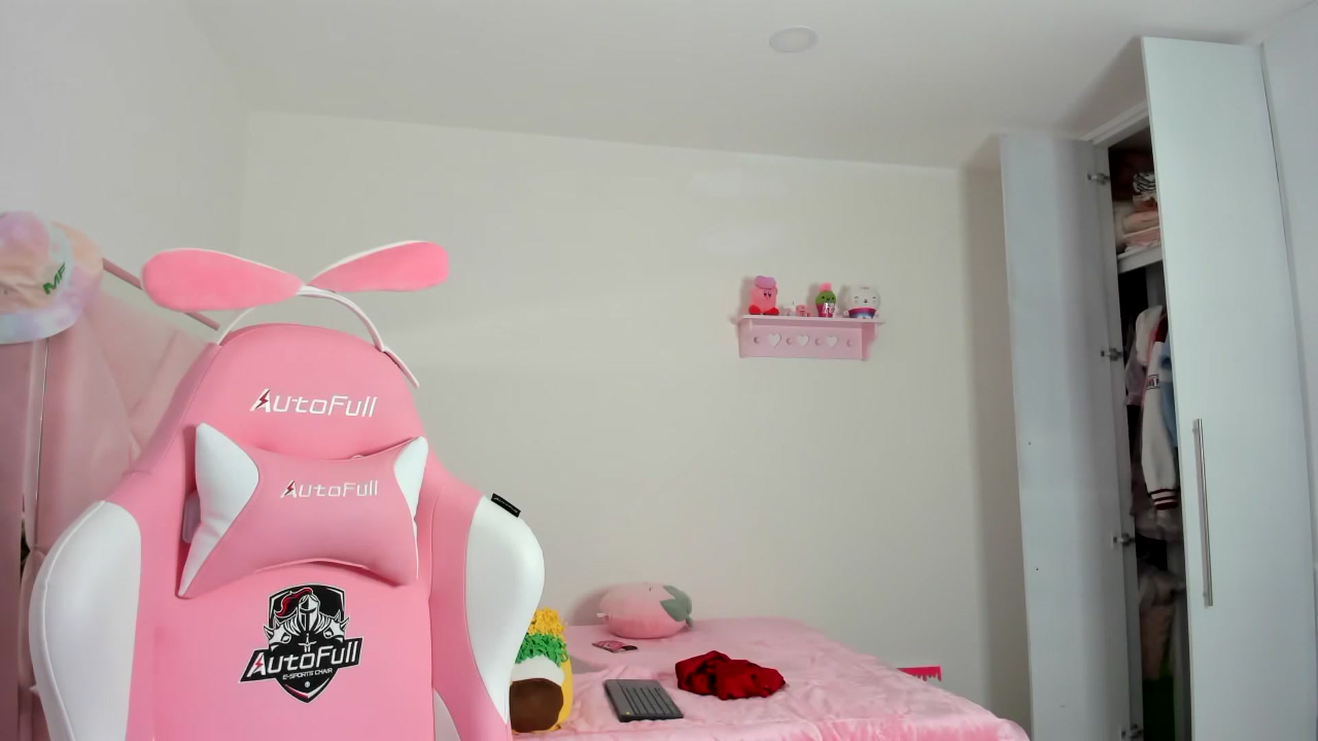 Gallery image thumbnail from Cherrycute666's myfreecams stream on, 12/23/2023, 04:21 image 4 of 20