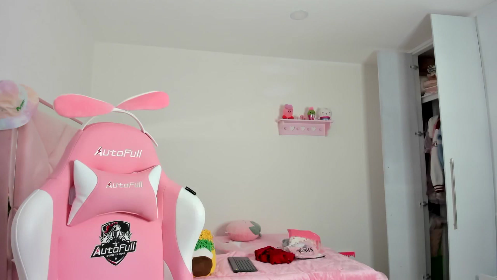 Gallery image thumbnail from Cherrycute666's myfreecams stream on, 12/23/2023, 04:21 image 1 of 20