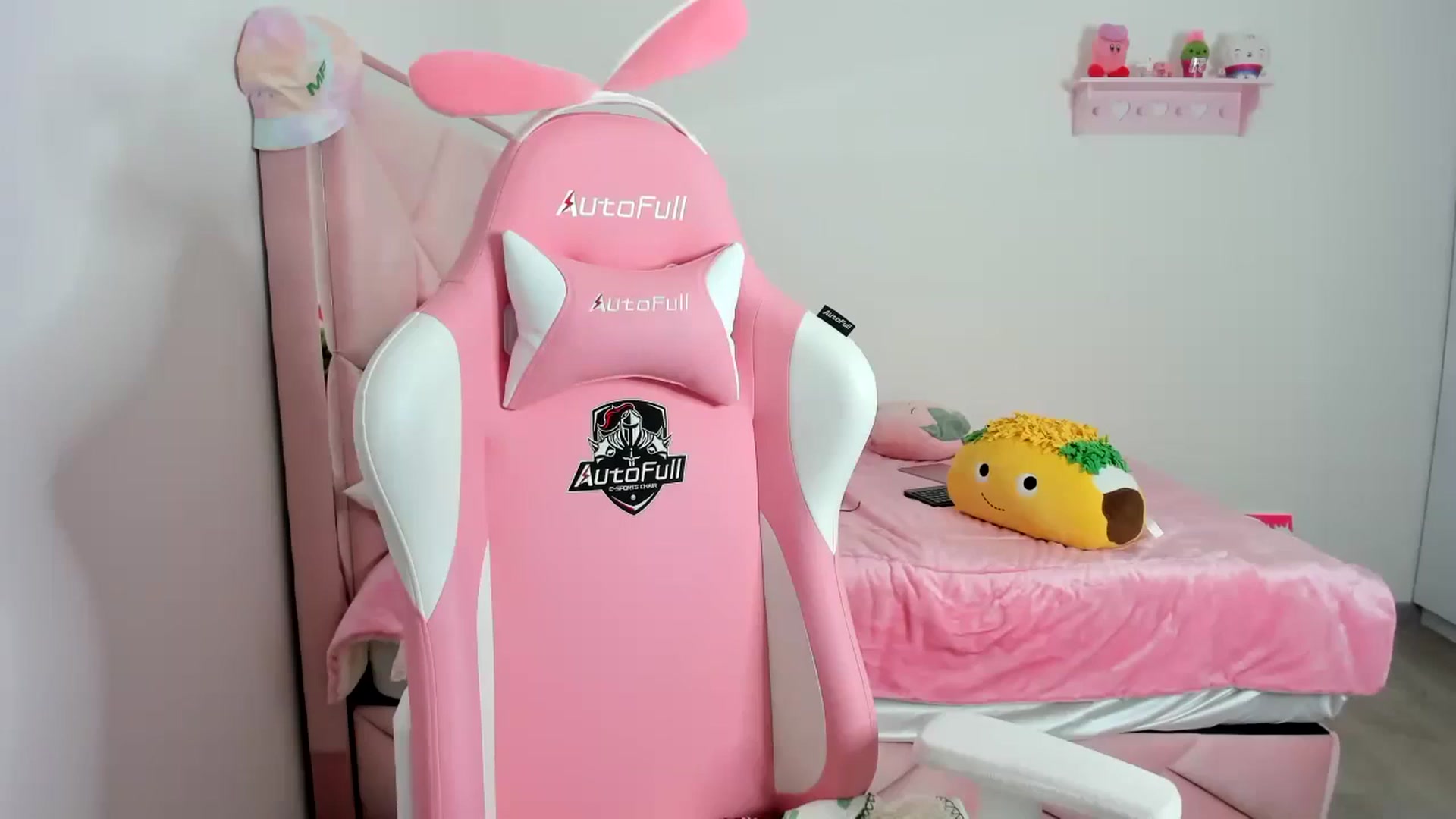 Gallery image thumbnail from Cherrycute666's myfreecams stream on, 12/23/2023, 06:41 image 1 of 20