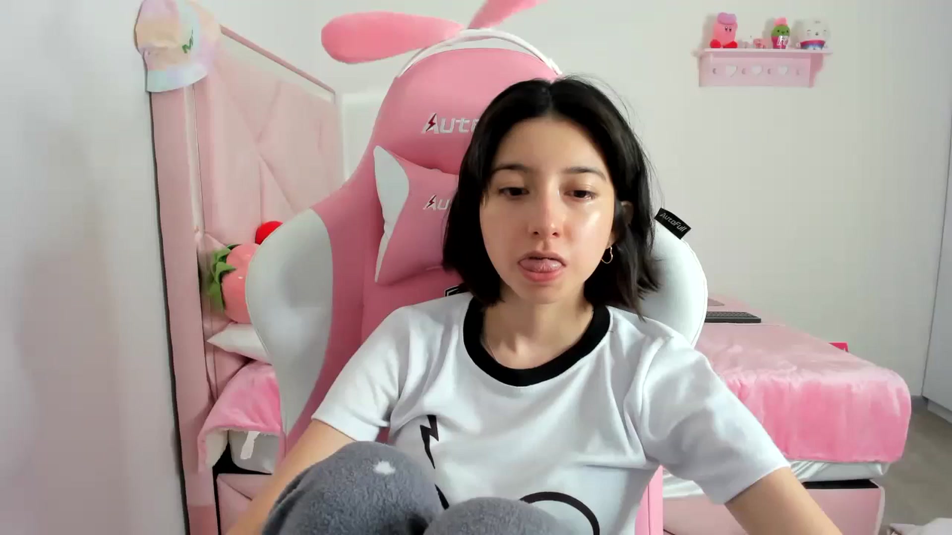 Gallery image thumbnail from Cherrycute666's myfreecams stream on, 12/23/2023, 11:52 image 14 of 20