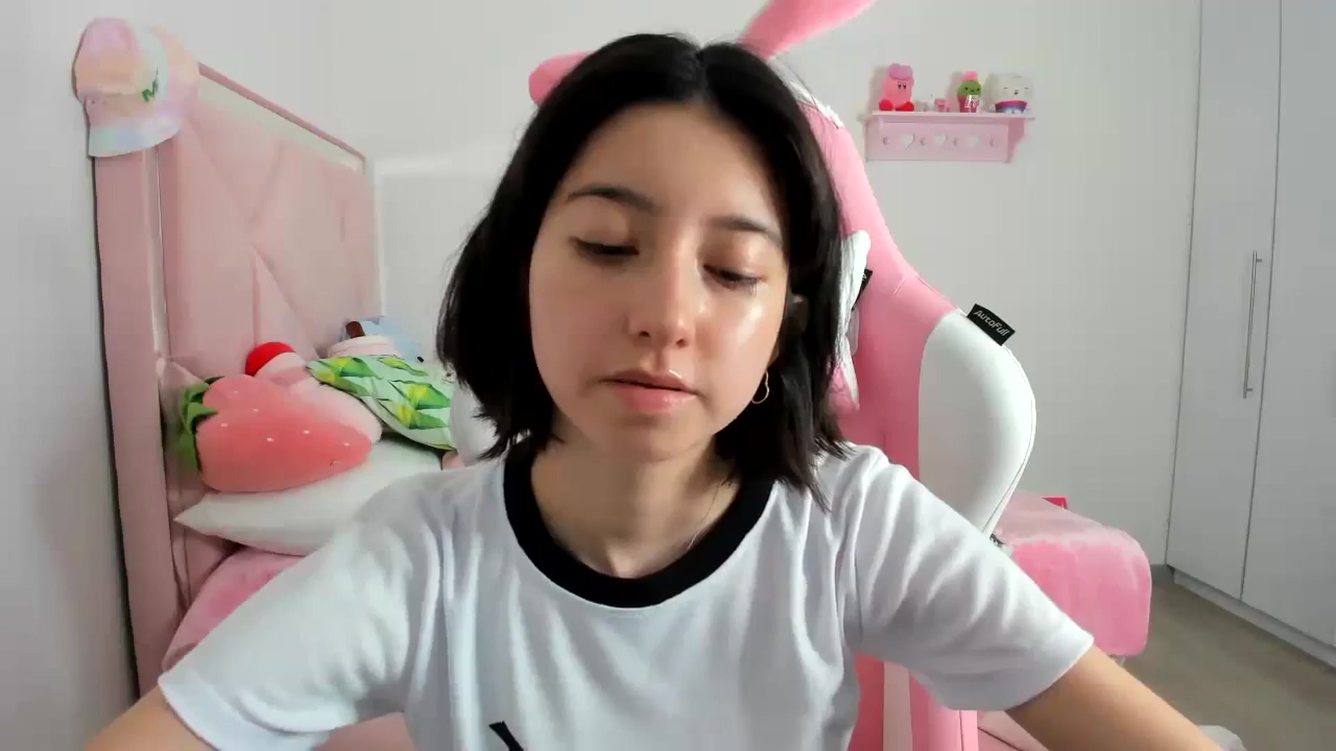 Gallery image thumbnail from Cherrycute666's myfreecams stream on, 12/23/2023, 11:52 image 16 of 20