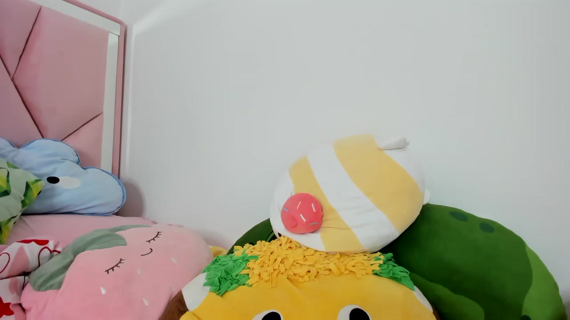 Gallery image thumbnail from Cherrycute666's myfreecams stream on, 12/24/2023, 05:11 image 15 of 20