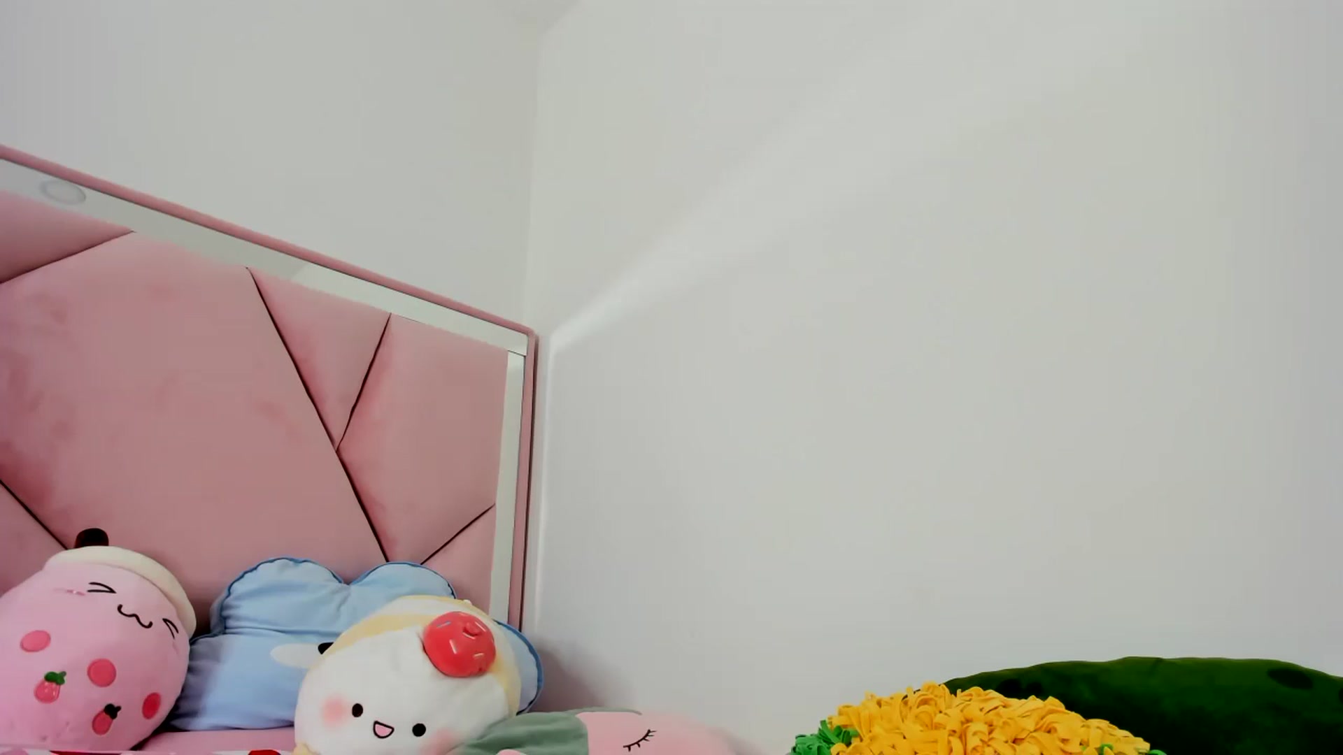 Gallery image thumbnail from Cherrycute666's myfreecams stream on, 12/24/2023, 05:11 image 1 of 20