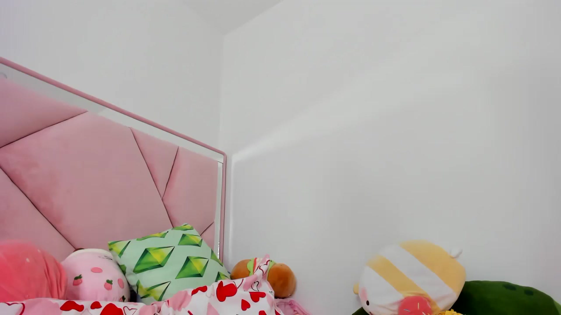 Gallery image thumbnail from Cherrycute666's myfreecams stream on, 12/24/2023, 08:38 image 12 of 20