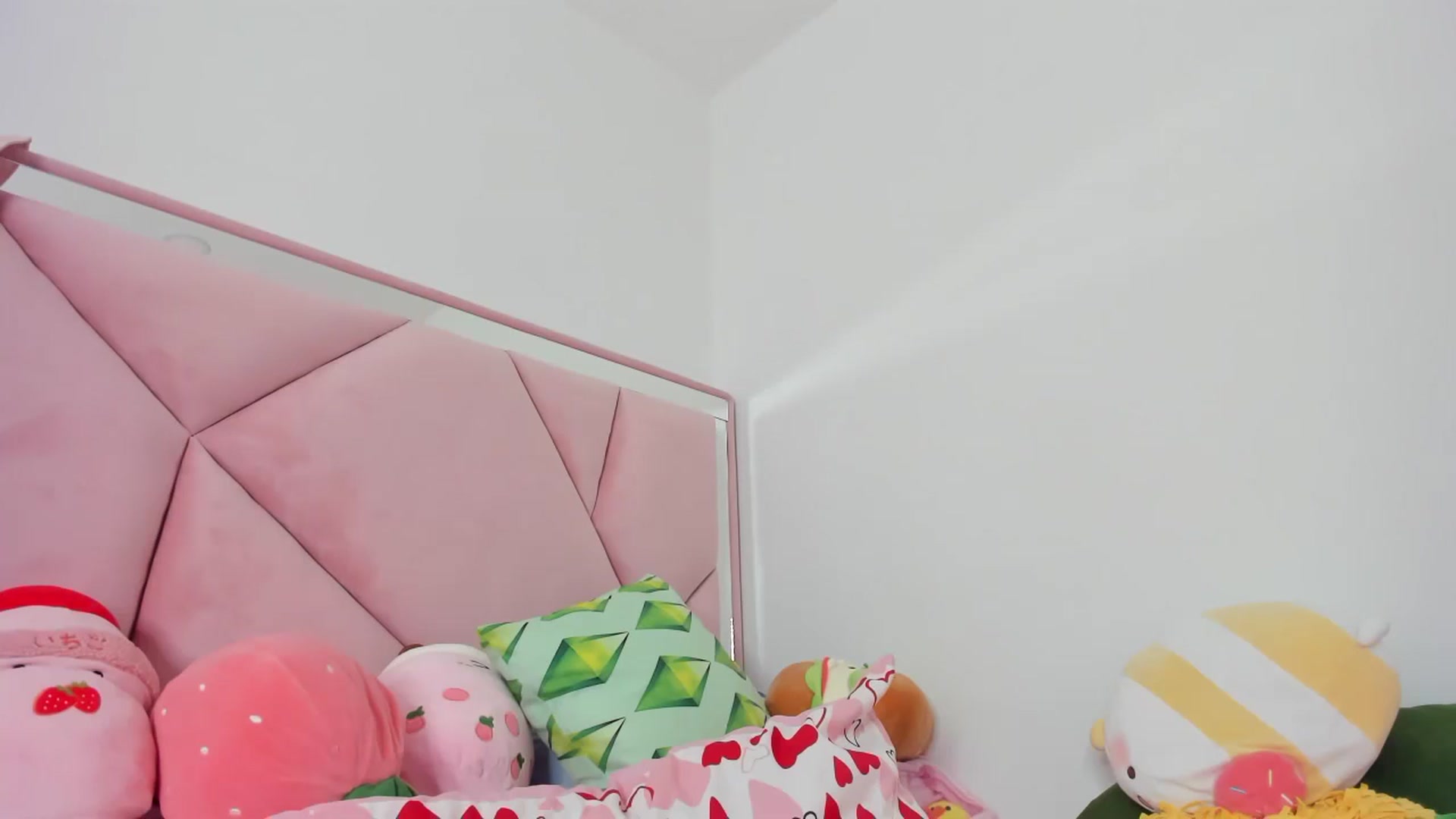 Gallery image thumbnail from Cherrycute666's myfreecams stream on, 12/24/2023, 08:38 image 16 of 20