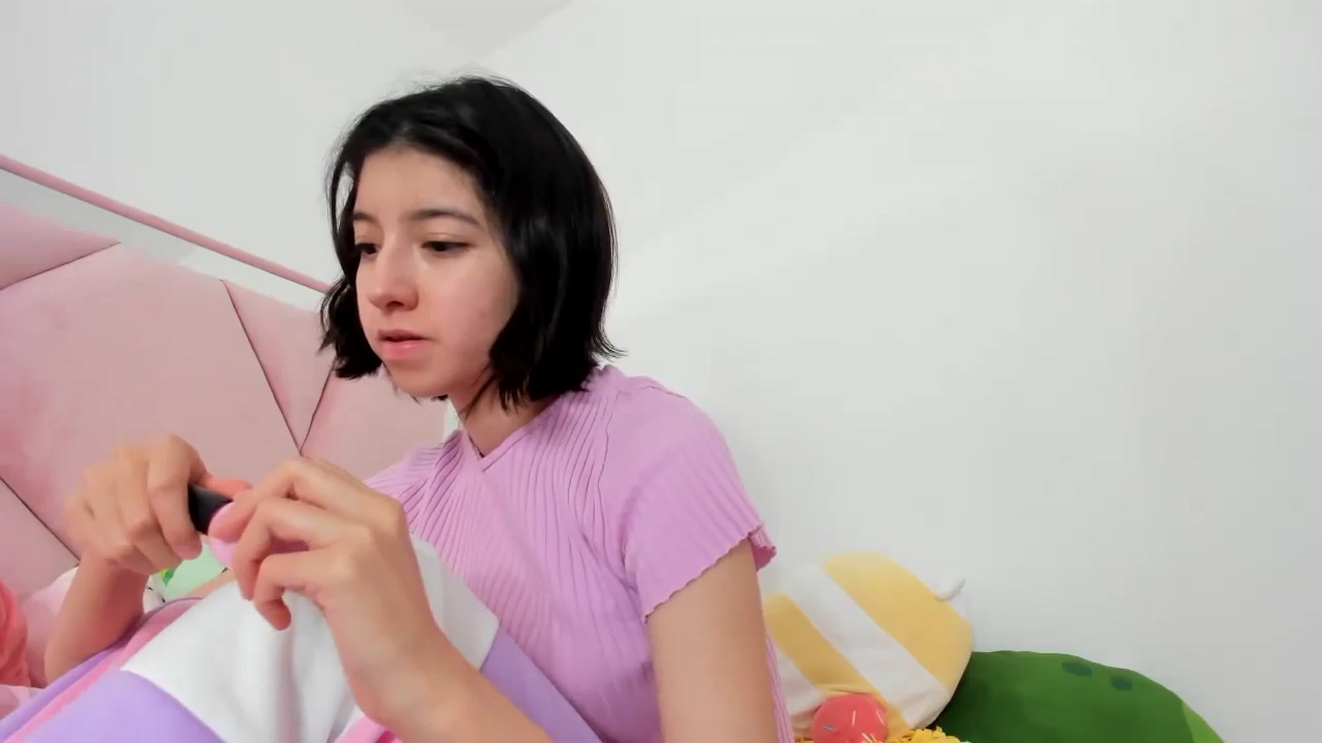 Gallery image thumbnail from Cherrycute666's myfreecams stream on, 12/24/2023, 08:38 image 8 of 20