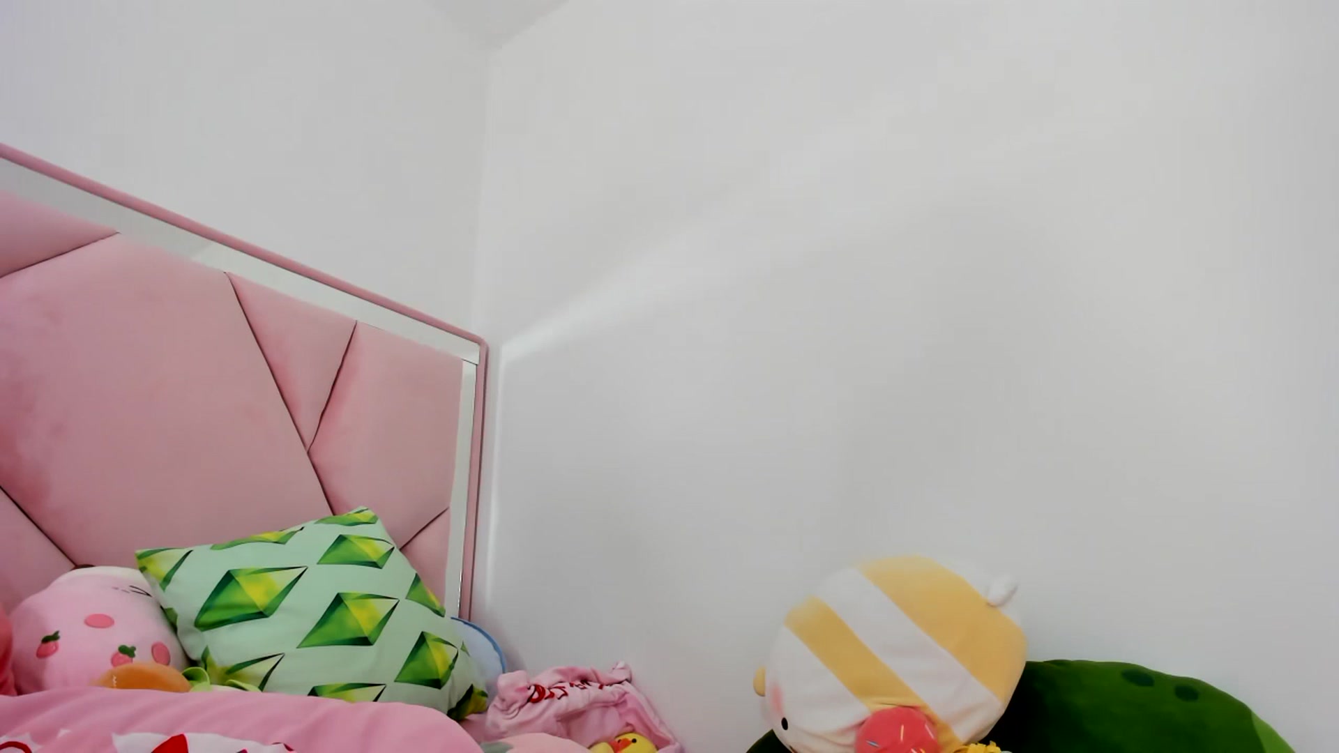 Gallery image thumbnail from Cherrycute666's myfreecams stream on, 12/24/2023, 08:38 image 4 of 20