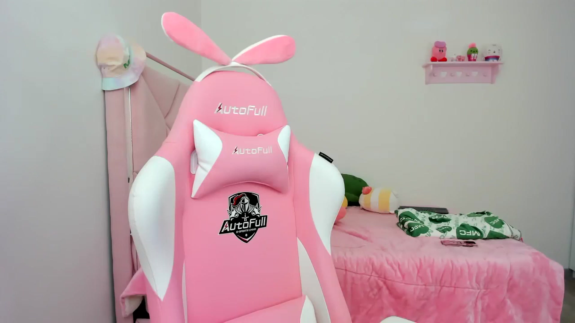 Gallery image thumbnail from Cherrycute666's myfreecams stream on, 12/24/2023, 21:07 image 5 of 20