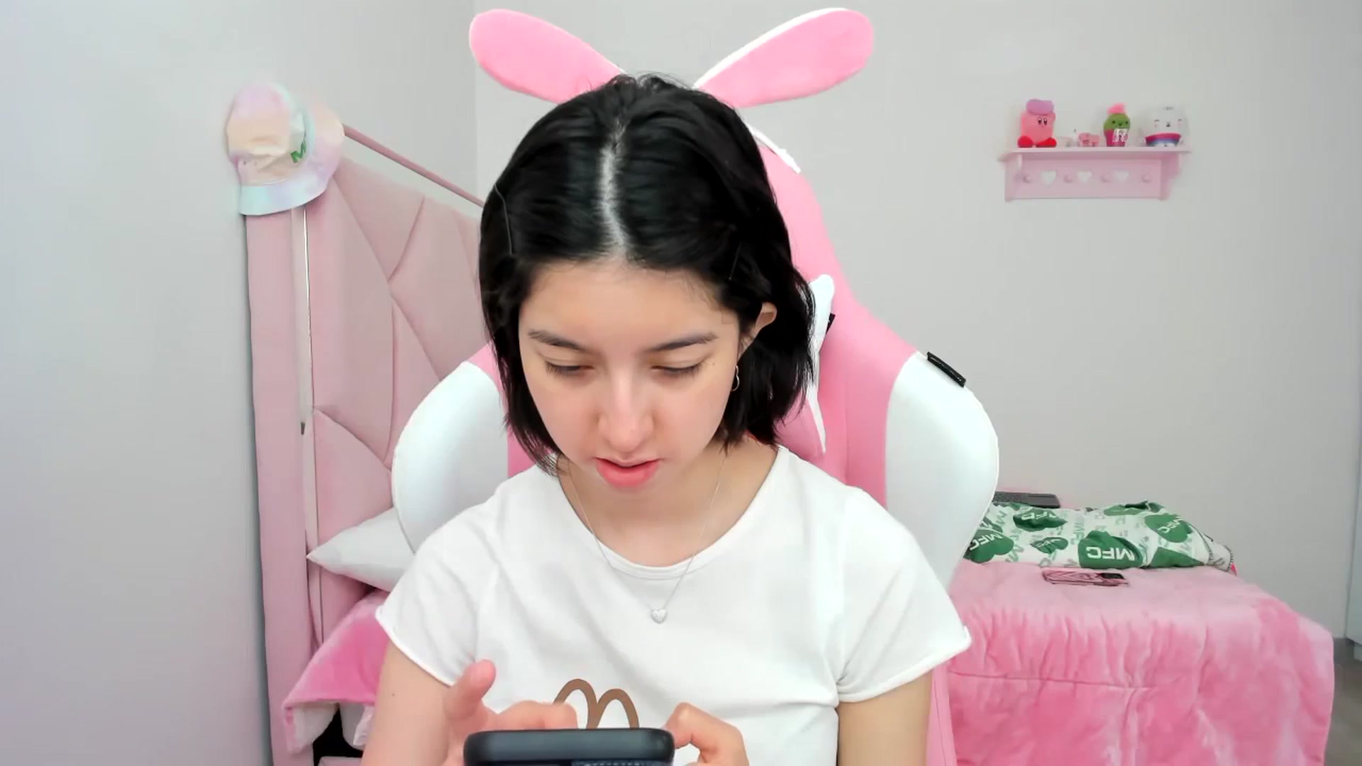 Gallery image thumbnail from Cherrycute666's myfreecams stream on, 12/24/2023, 21:07 image 3 of 20