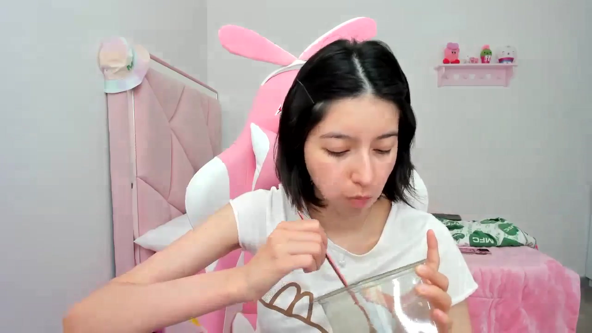 Gallery image thumbnail from Cherrycute666's myfreecams stream on, 12/24/2023, 21:07 image 11 of 20