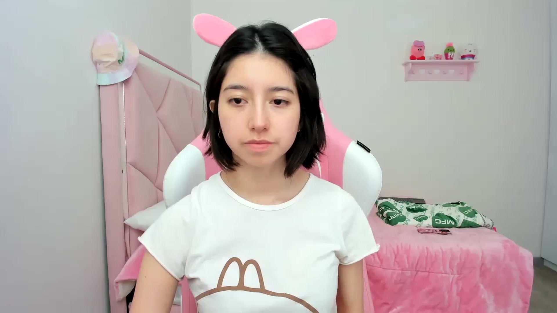 Gallery image thumbnail from Cherrycute666's myfreecams stream on, 12/24/2023, 21:07 image 19 of 20