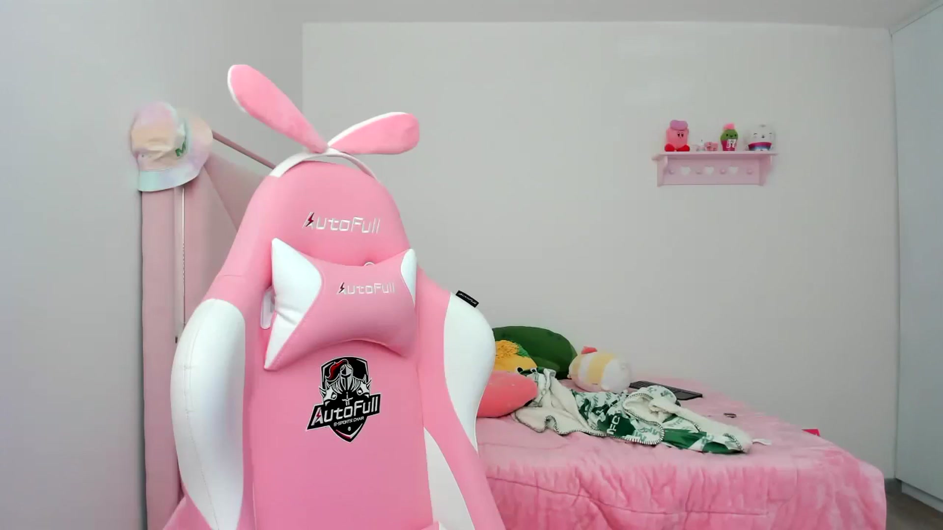 Gallery image thumbnail from Cherrycute666's myfreecams stream on, 12/24/2023, 21:07 image 2 of 20