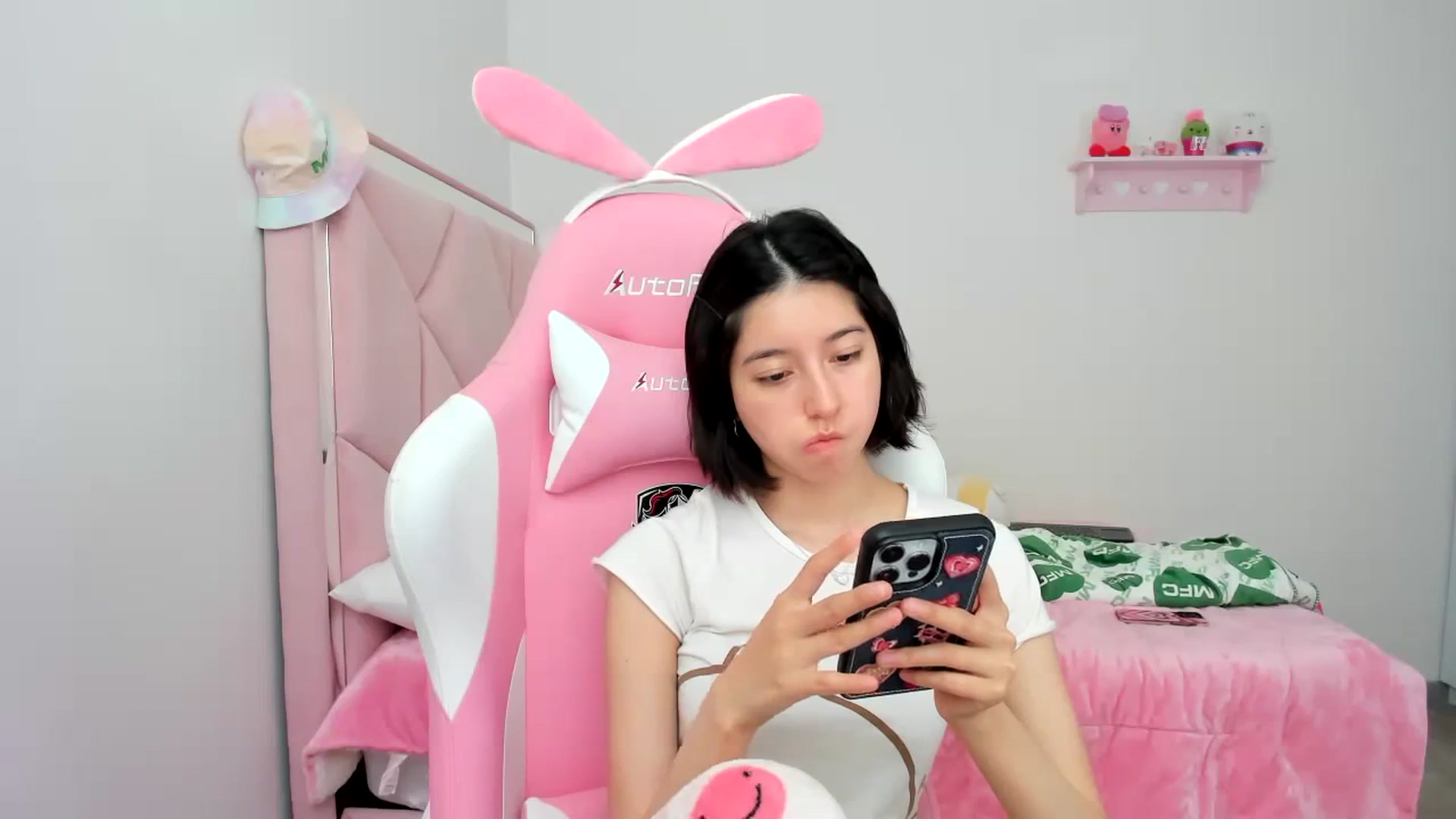 Gallery image thumbnail from Cherrycute666's myfreecams stream on, 12/24/2023, 21:07 image 12 of 20
