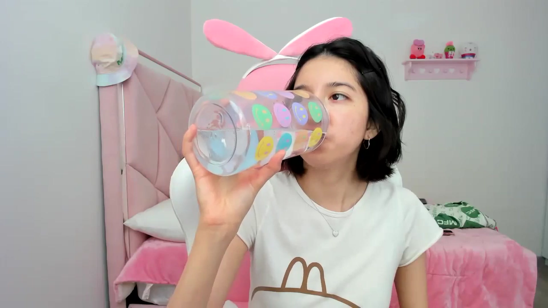 Gallery image thumbnail from Cherrycute666's myfreecams stream on, 12/24/2023, 21:07 image 14 of 20