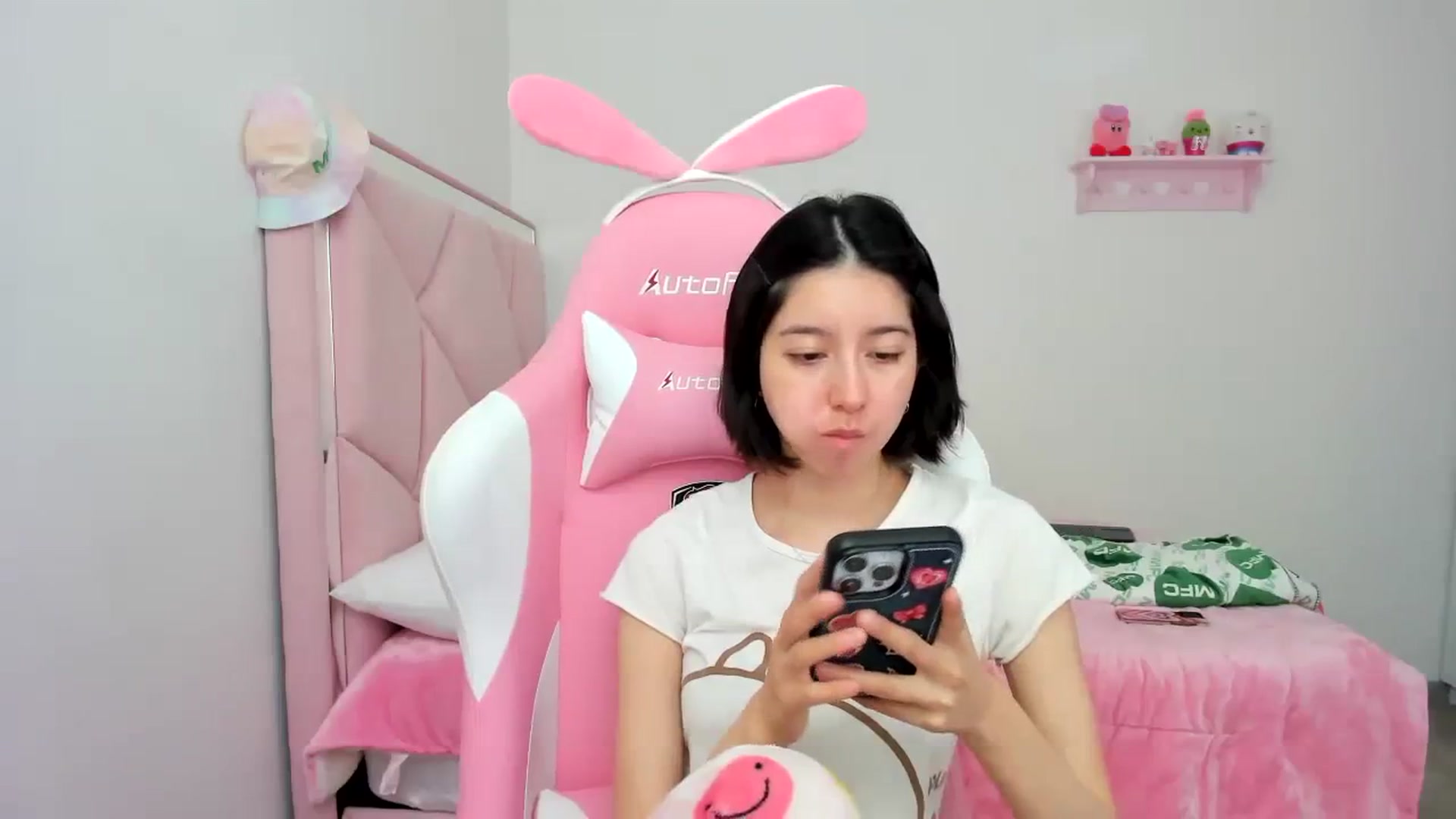 Gallery image thumbnail from Cherrycute666's myfreecams stream on, 12/24/2023, 21:07 image 6 of 20