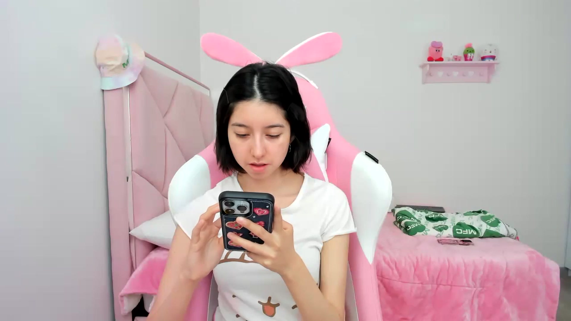 Gallery image thumbnail from Cherrycute666's myfreecams stream on, 12/24/2023, 21:07 image 9 of 20