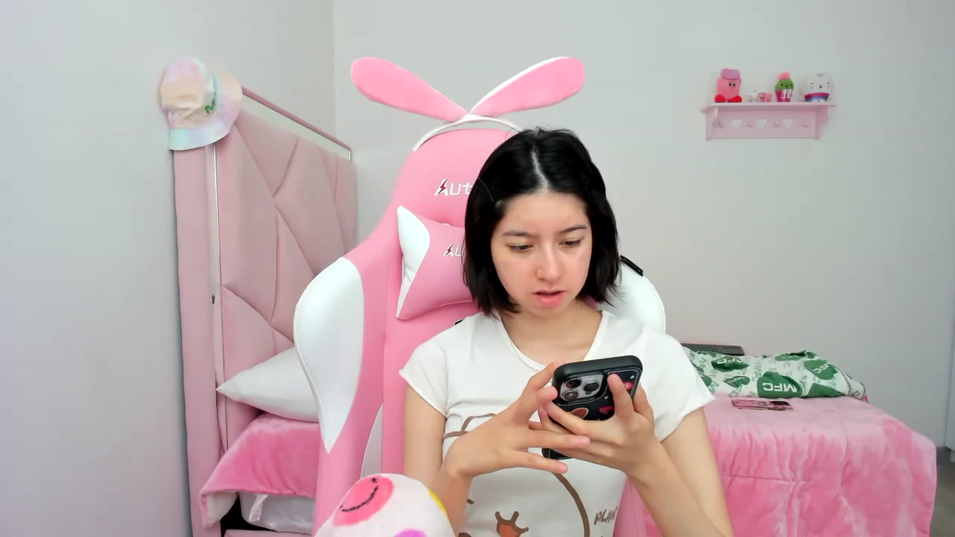 Gallery image thumbnail from Cherrycute666's myfreecams stream on, 12/24/2023, 21:07 image 10 of 20