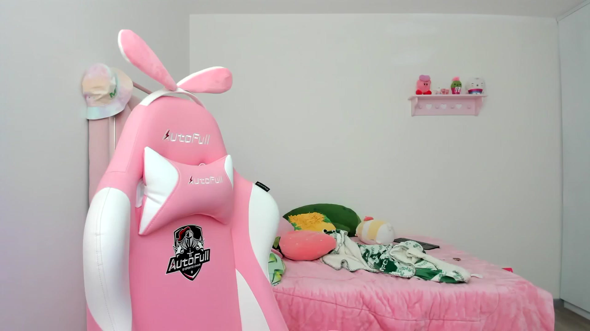 Gallery image thumbnail from Cherrycute666's myfreecams stream on, 12/24/2023, 21:07 image 1 of 20