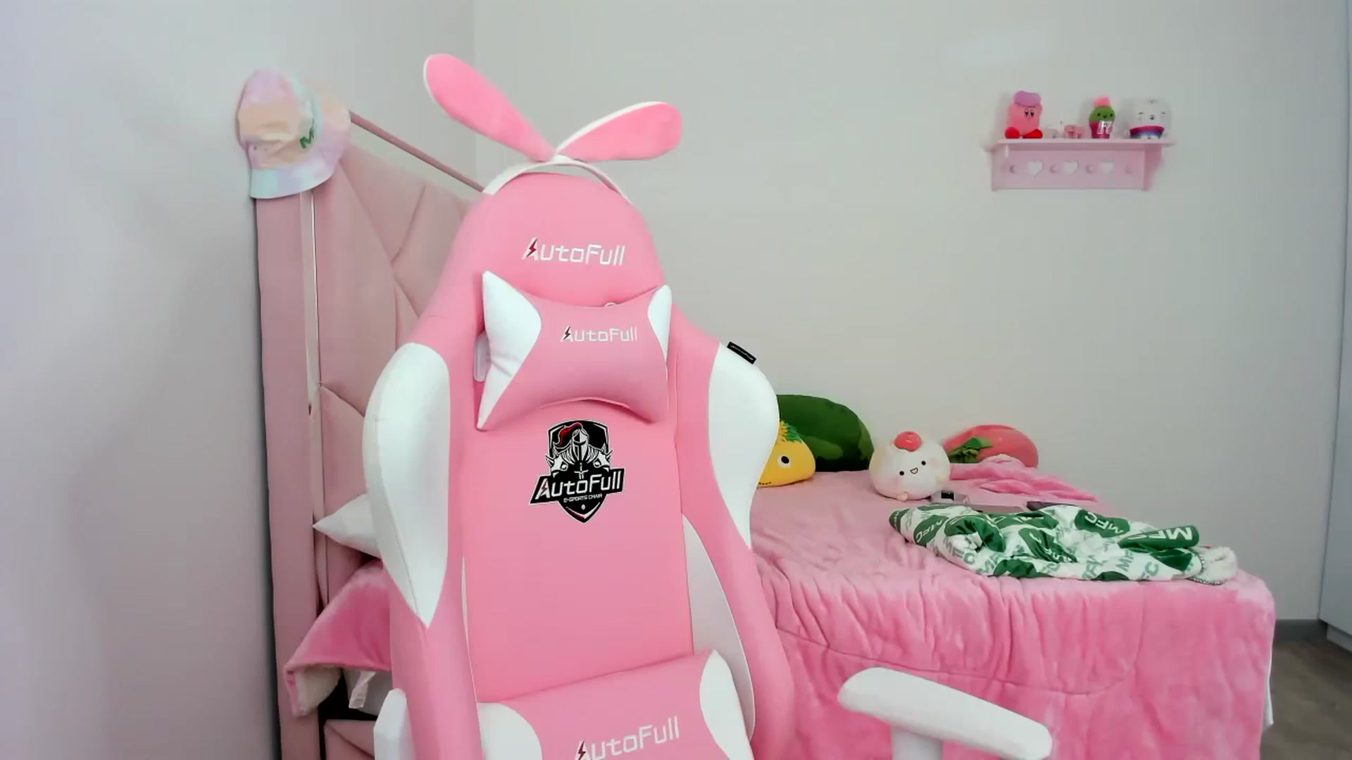 Gallery image thumbnail from Cherrycute666's myfreecams stream on, 12/25/2023, 19:28 image 1 of 20