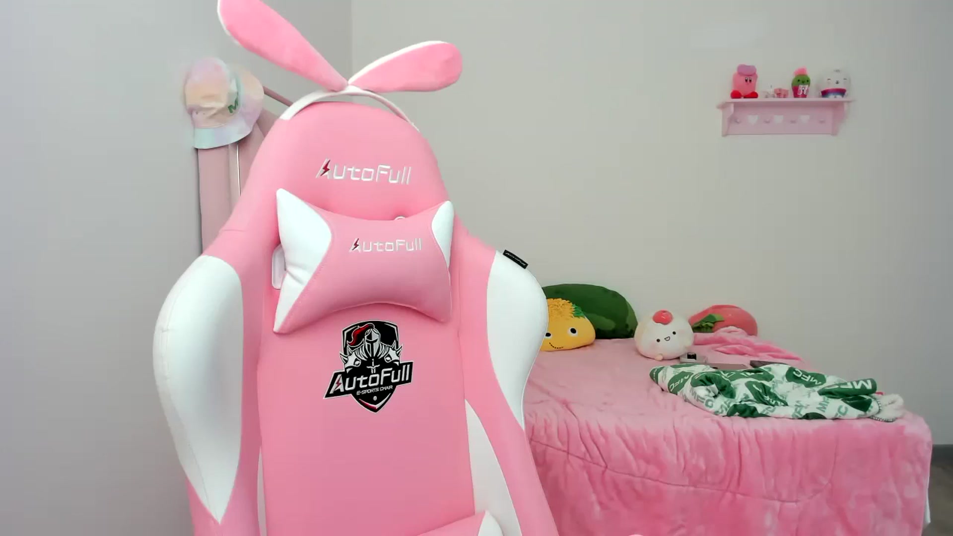 Gallery image thumbnail from Cherrycute666's myfreecams stream on, 12/25/2023, 20:01 image 2 of 20