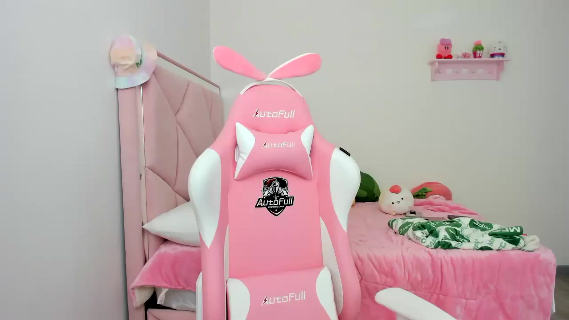 Gallery image thumbnail from Cherrycute666's myfreecams stream on, 12/25/2023, 20:01 image 13 of 20