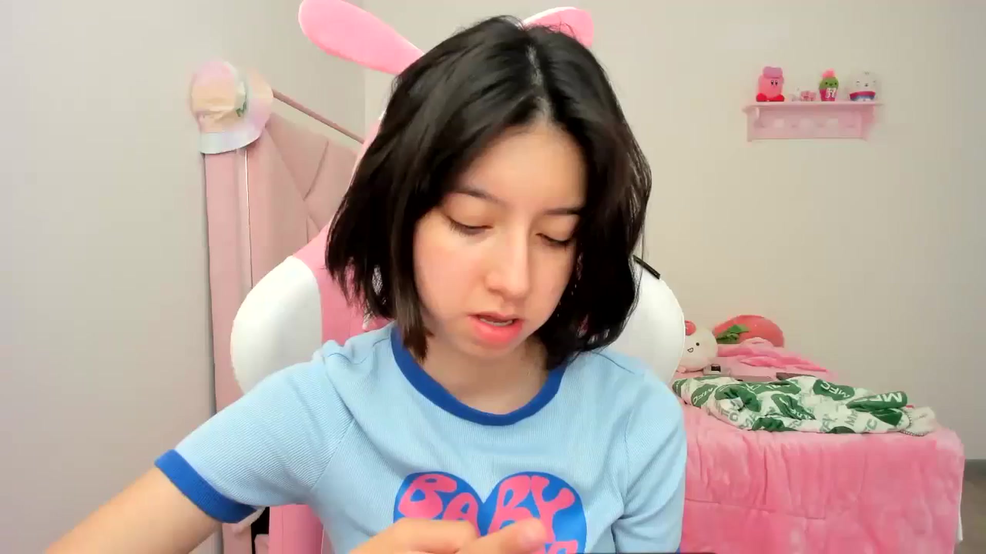 Gallery image thumbnail from Cherrycute666's myfreecams stream on, 12/25/2023, 20:01 image 1 of 20