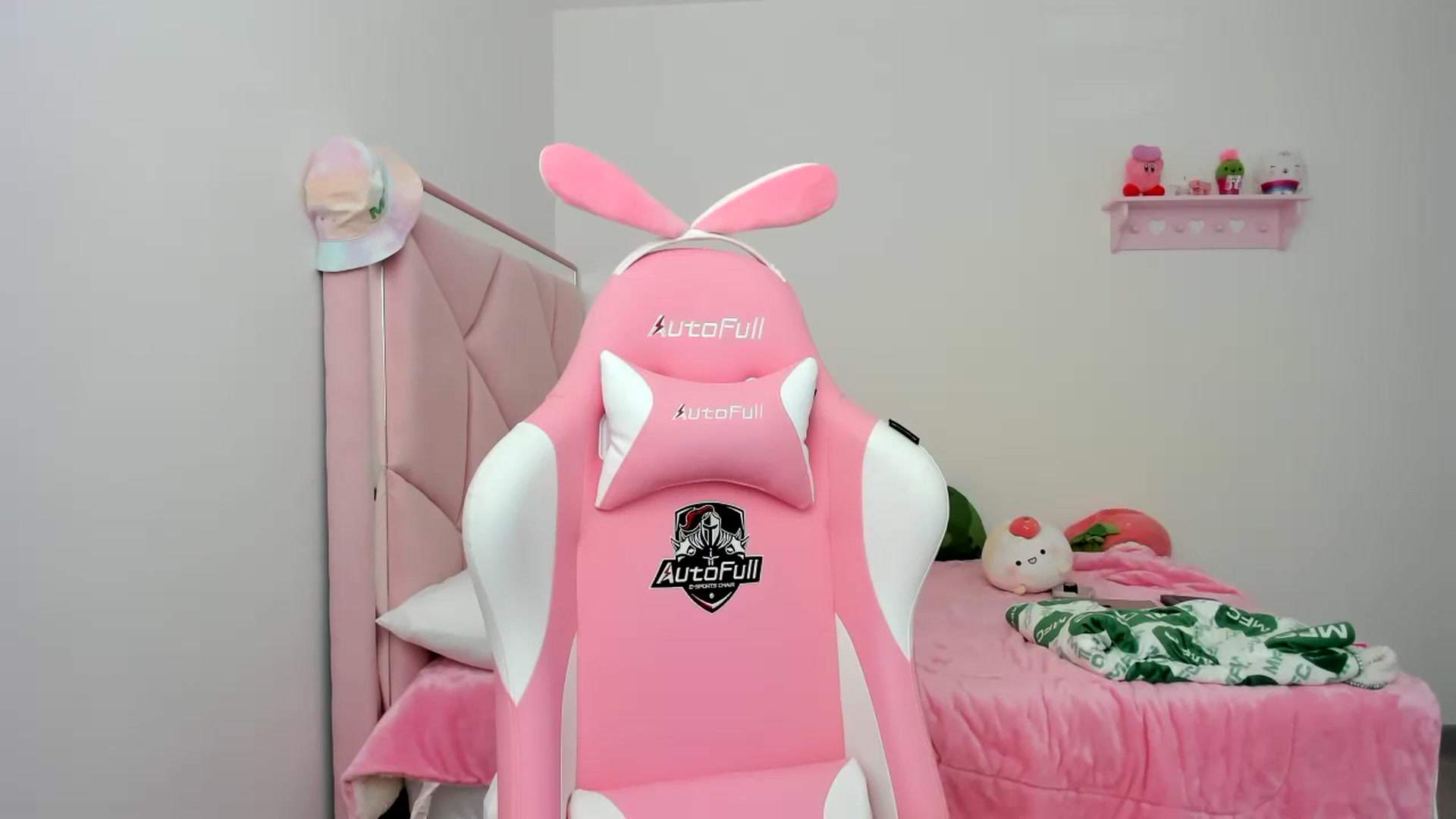 Gallery image thumbnail from Cherrycute666's myfreecams stream on, 12/25/2023, 20:01 image 20 of 20