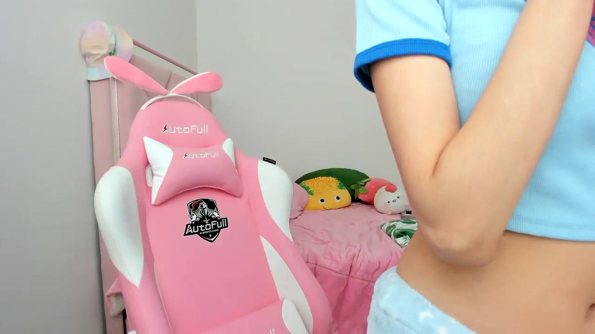 Gallery image thumbnail from Cherrycute666's myfreecams stream on, 12/25/2023, 21:31 image 4 of 20