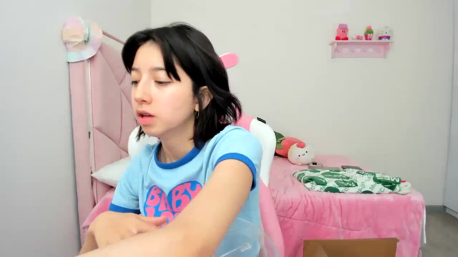 Gallery image thumbnail from Cherrycute666's myfreecams stream on, 12/25/2023, 21:31 image 8 of 20