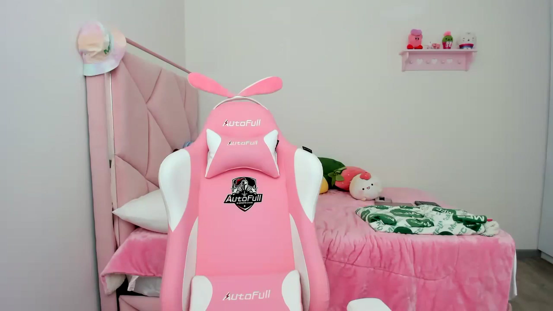 Gallery image thumbnail from Cherrycute666's myfreecams stream on, 12/25/2023, 21:31 image 19 of 20