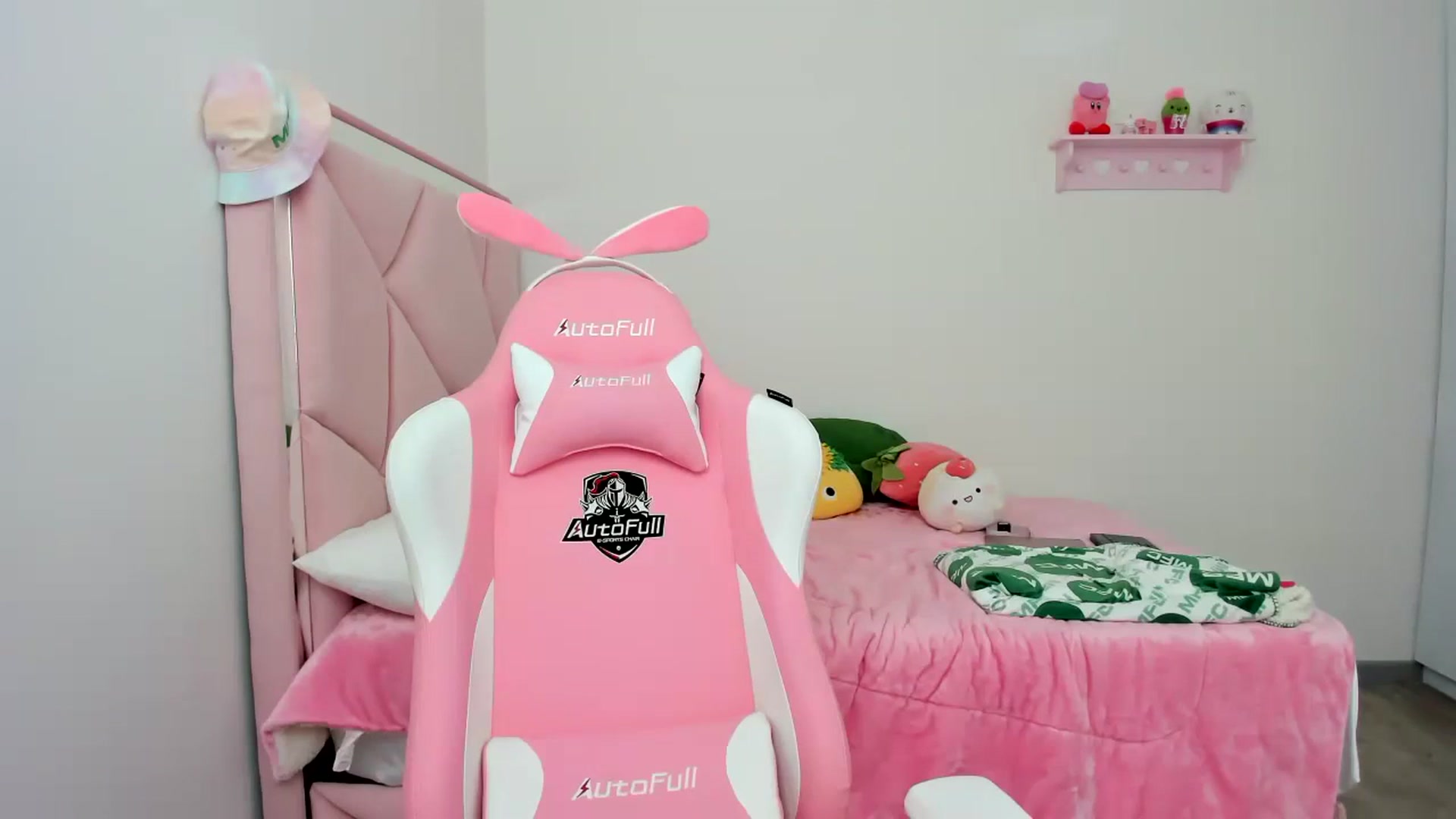 Gallery image thumbnail from Cherrycute666's myfreecams stream on, 12/25/2023, 21:31 image 20 of 20