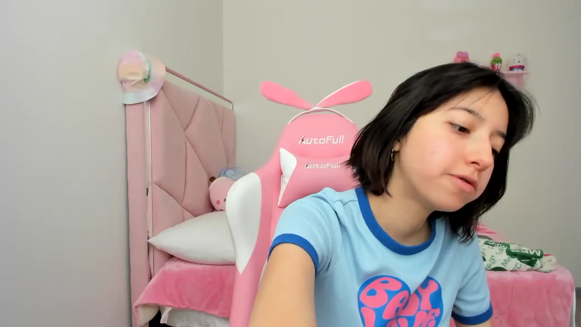 Gallery image thumbnail from Cherrycute666's myfreecams stream on, 12/25/2023, 21:31 image 1 of 20