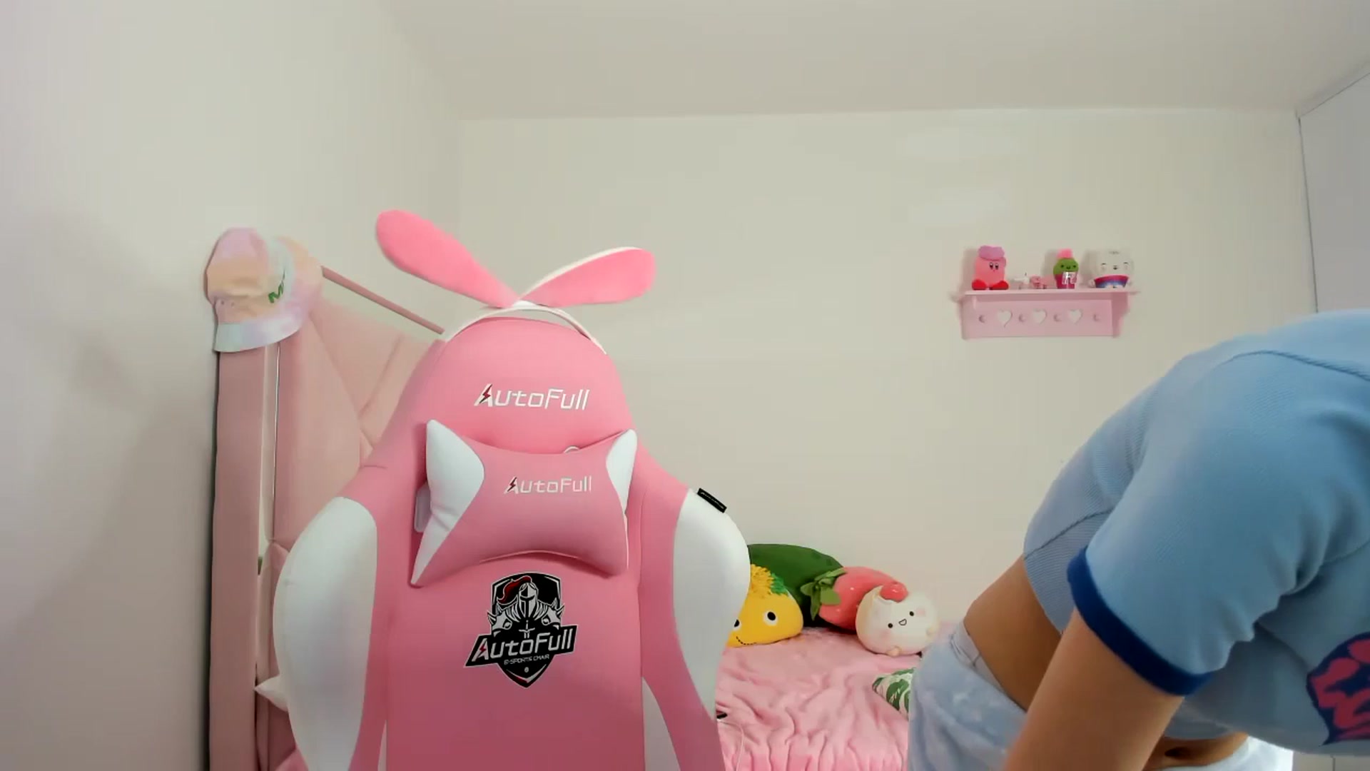 Gallery image thumbnail from Cherrycute666's myfreecams stream on, 12/25/2023, 23:34 image 9 of 20