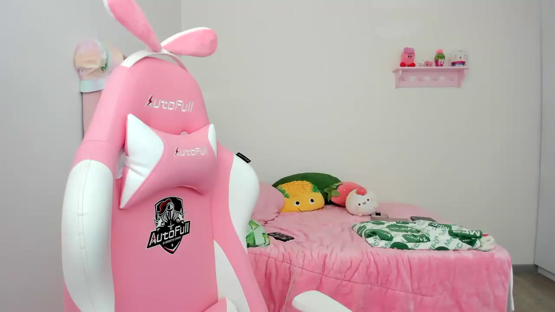 Gallery image thumbnail from Cherrycute666's myfreecams stream on, 12/25/2023, 23:34 image 5 of 20