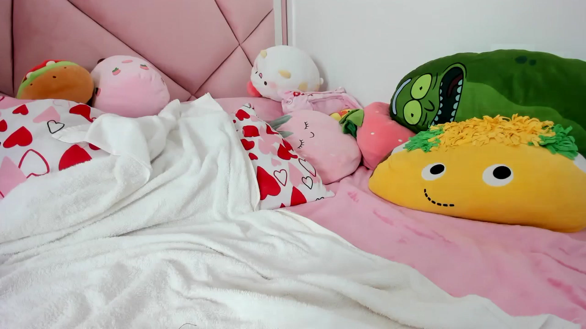 Gallery image thumbnail from Cherrycute666's myfreecams stream on, 12/26/2023, 09:03 image 8 of 20