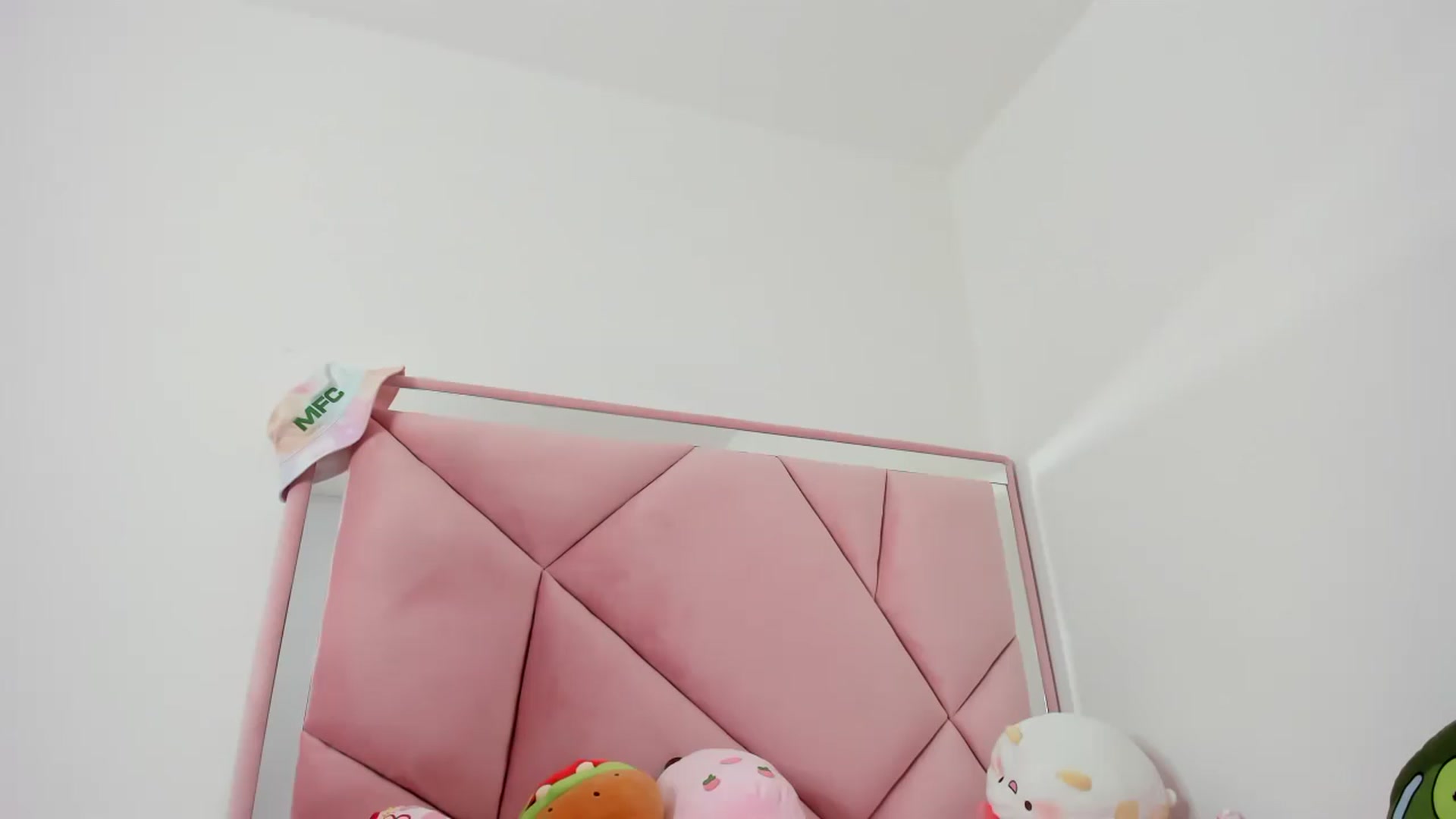 Gallery image thumbnail from Cherrycute666's myfreecams stream on, 12/26/2023, 09:03 image 19 of 20