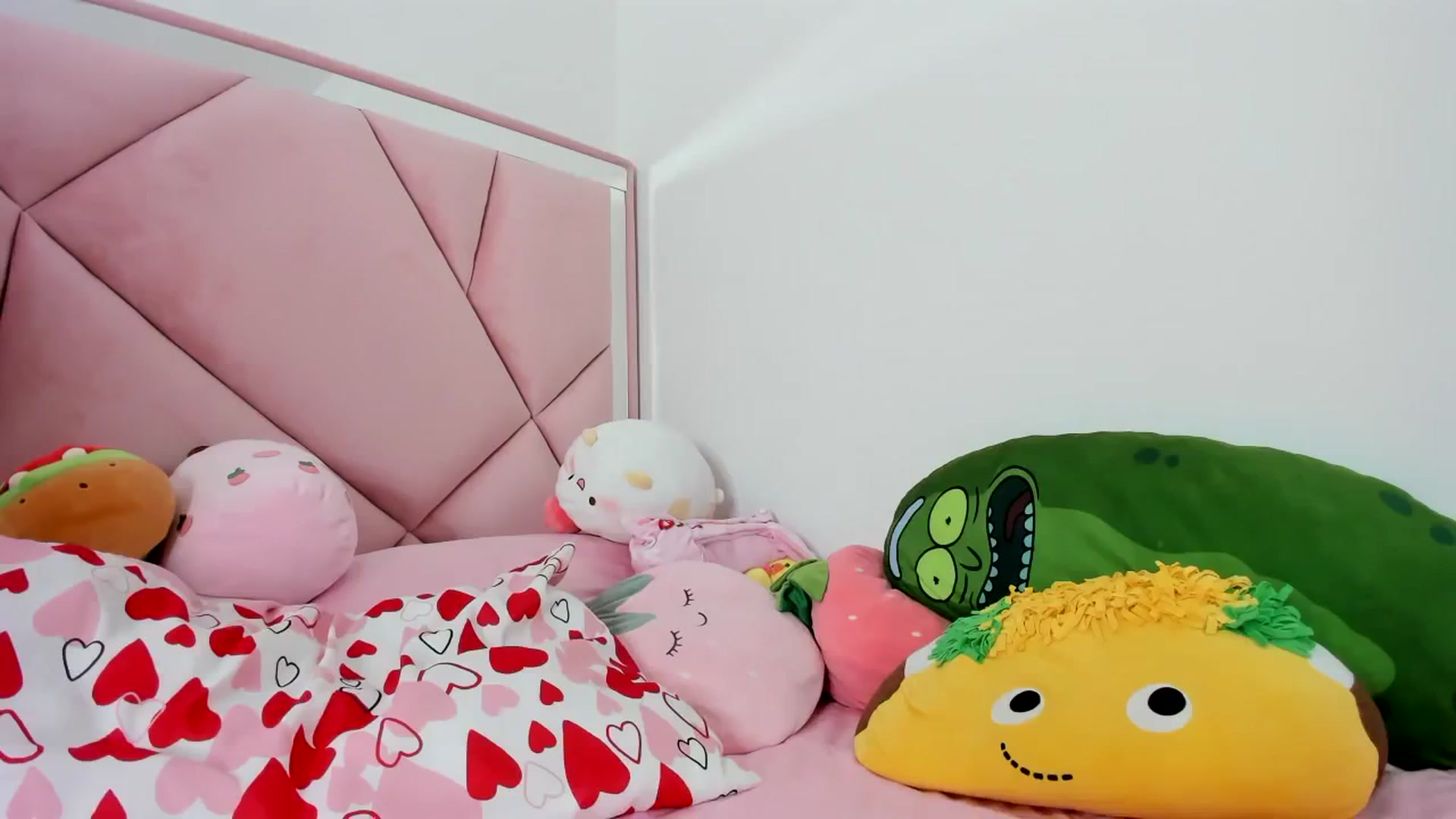 Gallery image thumbnail from Cherrycute666's myfreecams stream on, 12/26/2023, 09:03 image 12 of 20