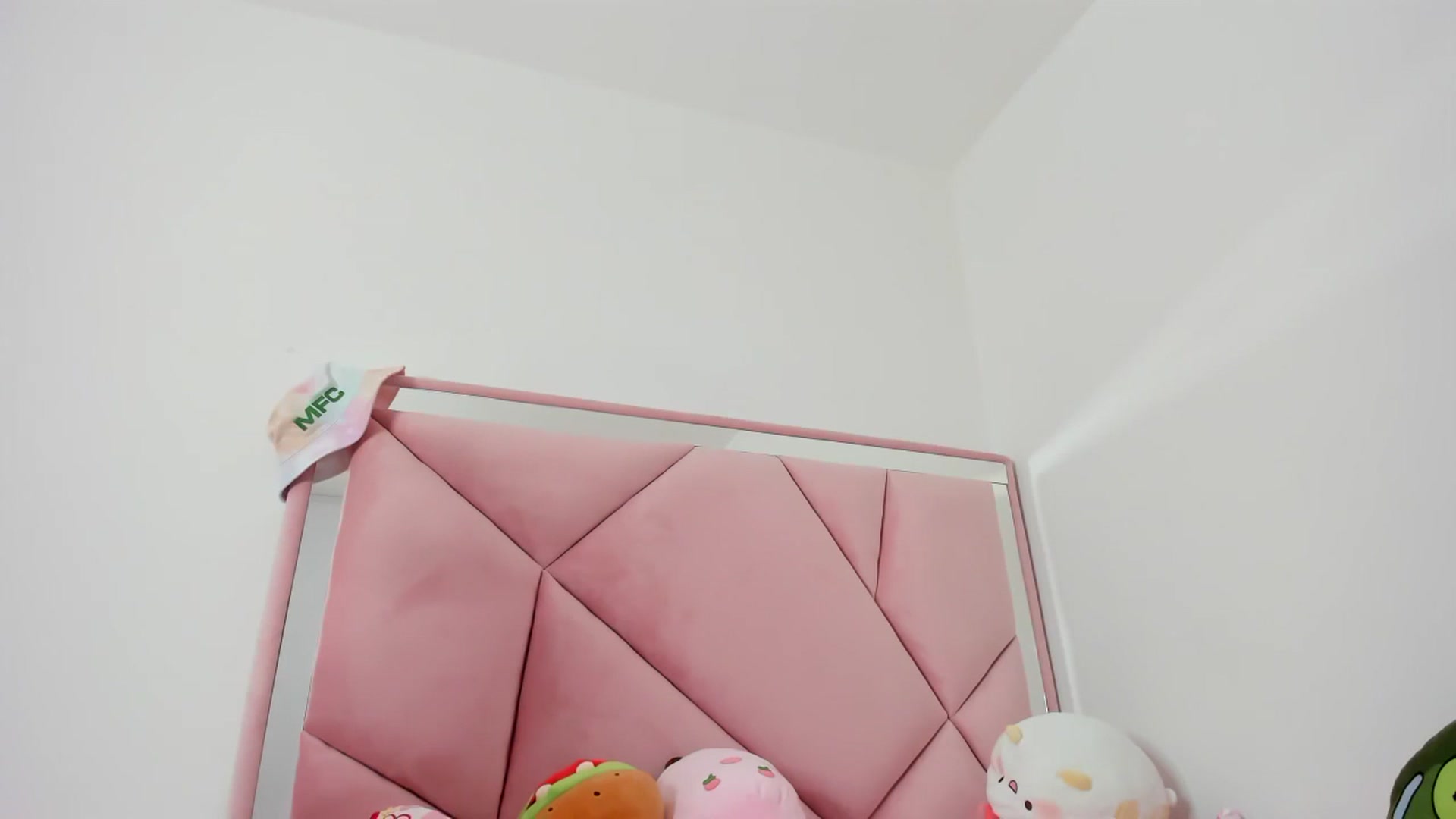 Gallery image thumbnail from Cherrycute666's myfreecams stream on, 12/26/2023, 09:03 image 18 of 20