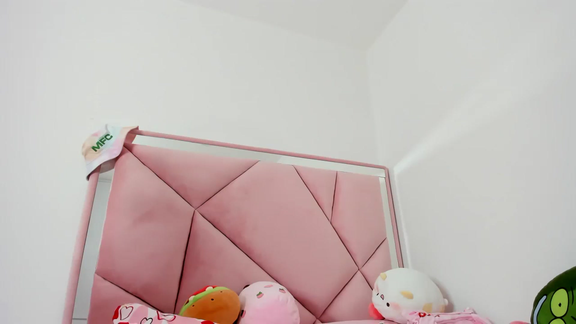 Gallery image thumbnail from Cherrycute666's myfreecams stream on, 12/26/2023, 09:03 image 15 of 20