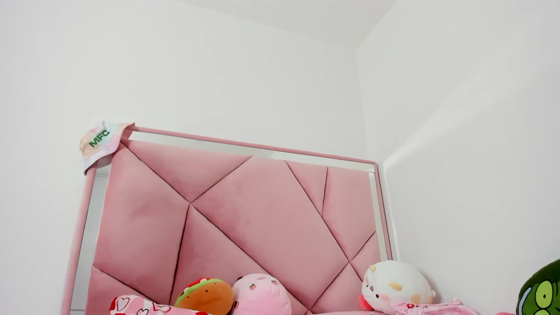 Gallery image thumbnail from Cherrycute666's myfreecams stream on, 12/26/2023, 09:03 image 14 of 20