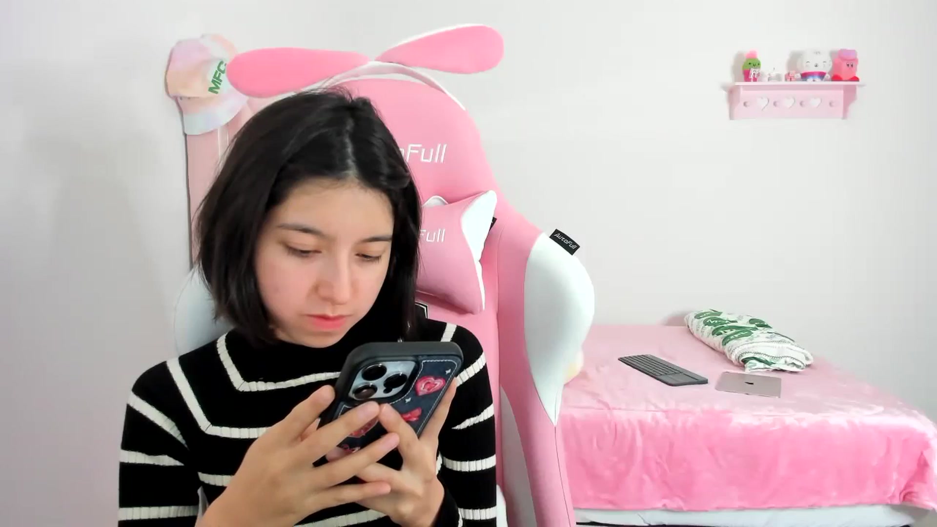 Gallery image thumbnail from Cherrycute666's myfreecams stream on, 01/03/2024, 24:16 image 8 of 20