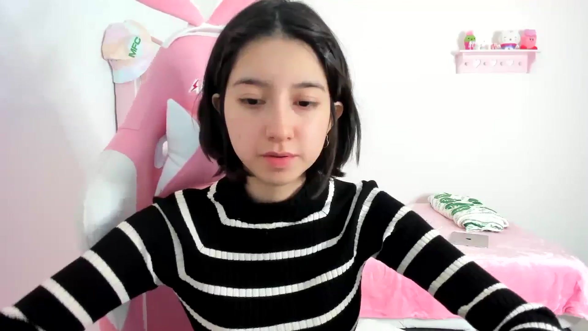 Gallery image thumbnail from Cherrycute666's myfreecams stream on, 01/03/2024, 24:16 image 13 of 20