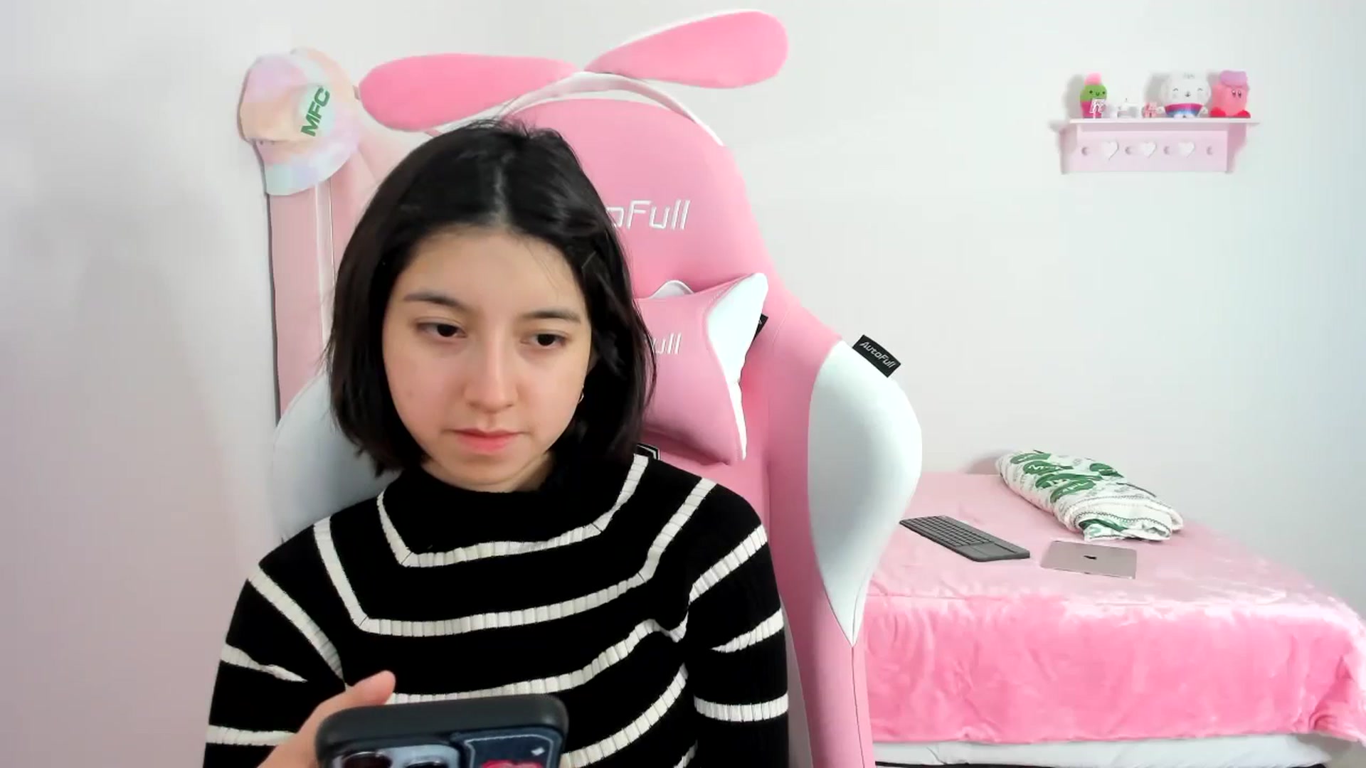 Gallery image thumbnail from Cherrycute666's myfreecams stream on, 01/03/2024, 24:16 image 6 of 20