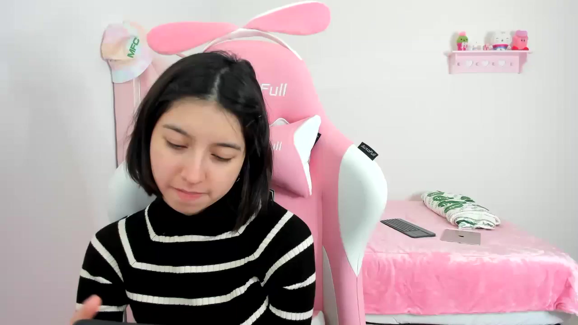 Gallery image thumbnail from Cherrycute666's myfreecams stream on, 01/03/2024, 24:16 image 1 of 20