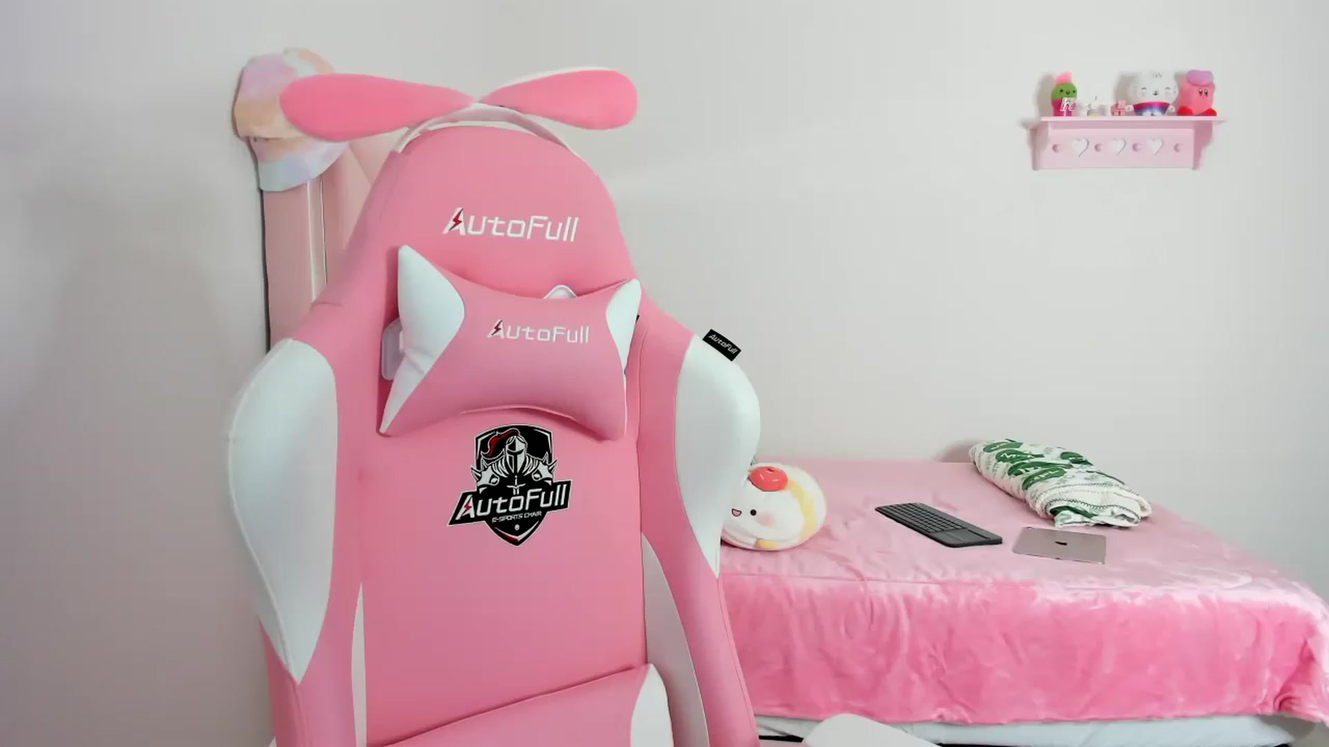 Gallery image thumbnail from Cherrycute666's myfreecams stream on, 01/03/2024, 24:16 image 12 of 20