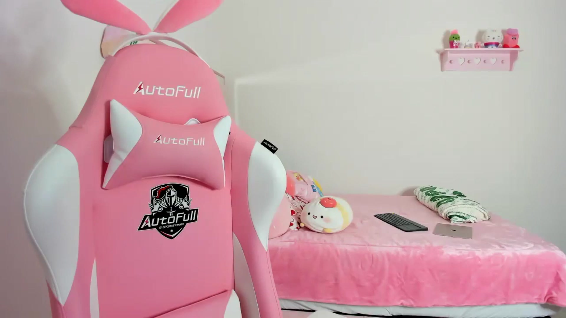 Gallery image thumbnail from Cherrycute666's myfreecams stream on, 01/03/2024, 24:16 image 19 of 20