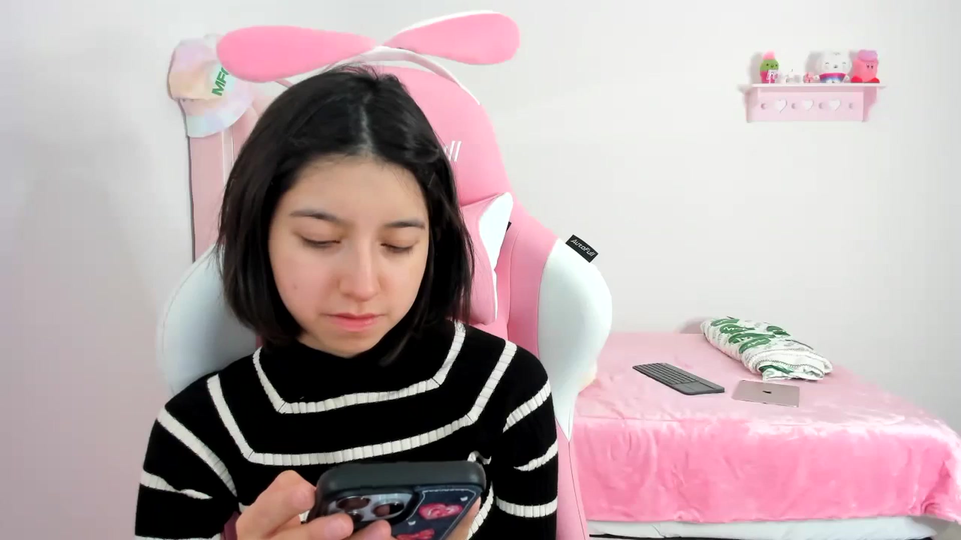 Gallery image thumbnail from Cherrycute666's myfreecams stream on, 01/03/2024, 24:16 image 3 of 20