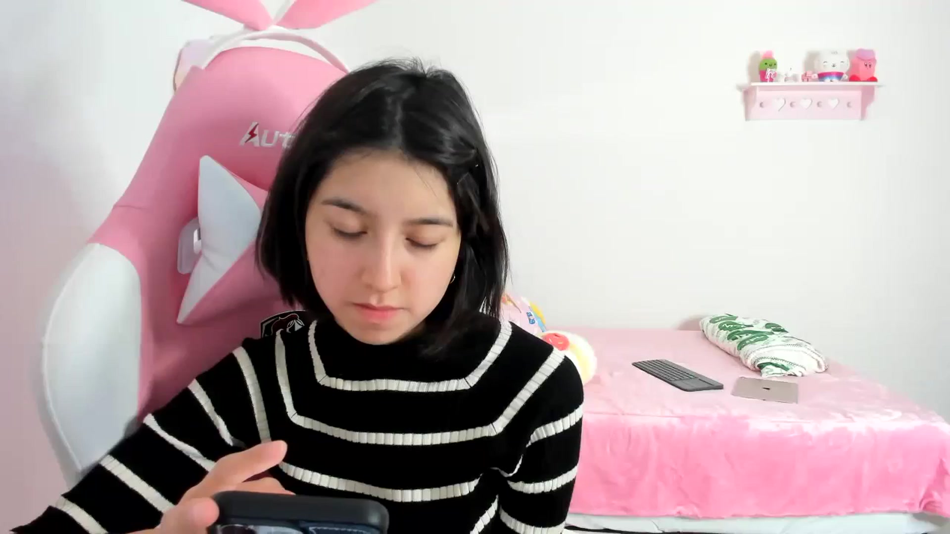 Gallery image thumbnail from Cherrycute666's myfreecams stream on, 01/03/2024, 24:16 image 18 of 20