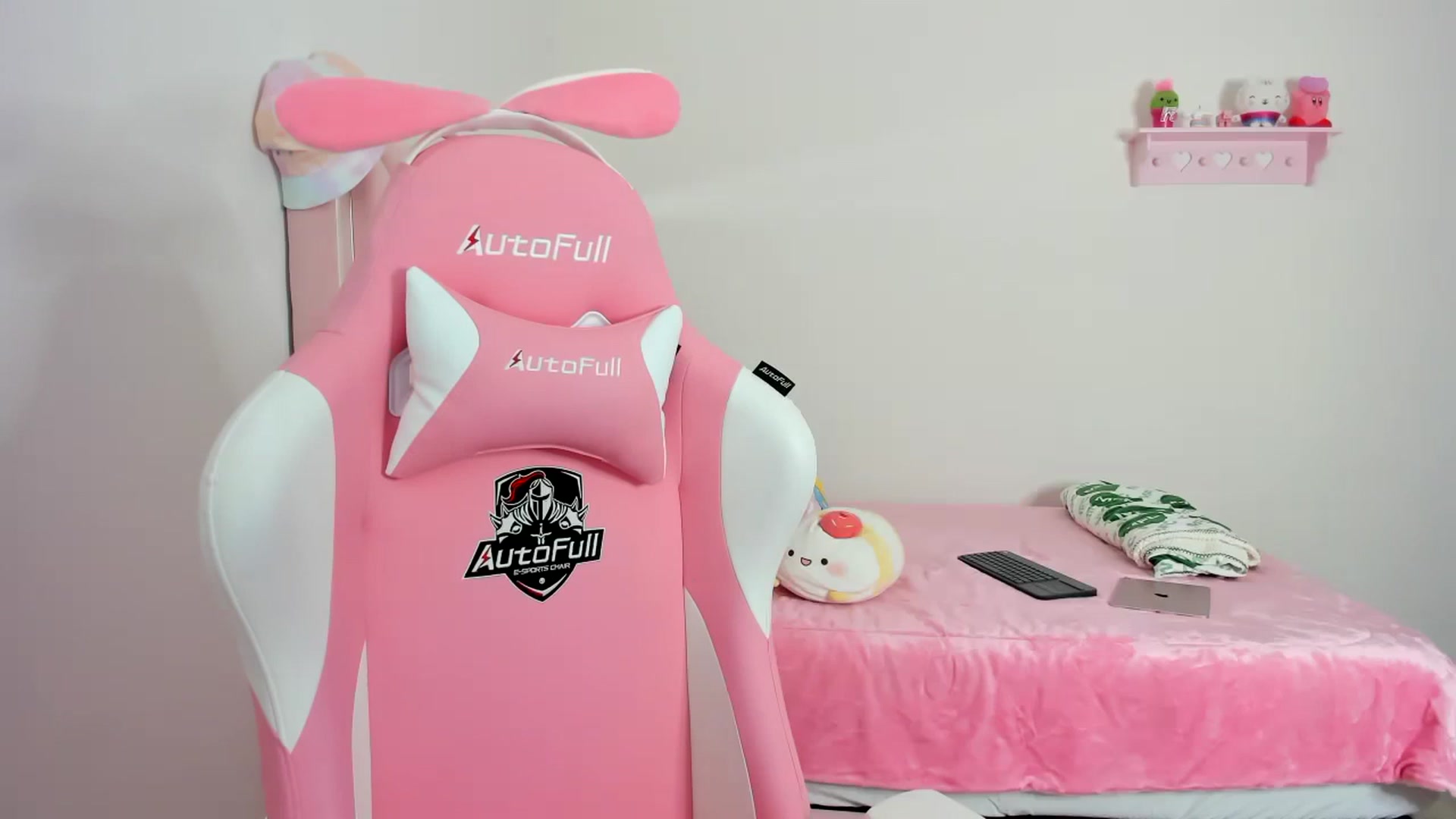 Gallery image thumbnail from Cherrycute666's myfreecams stream on, 01/03/2024, 24:16 image 2 of 20